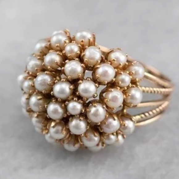 Golden Blossom Pearl Ring – Timeless Vintage Chic - Picture 5 of 5